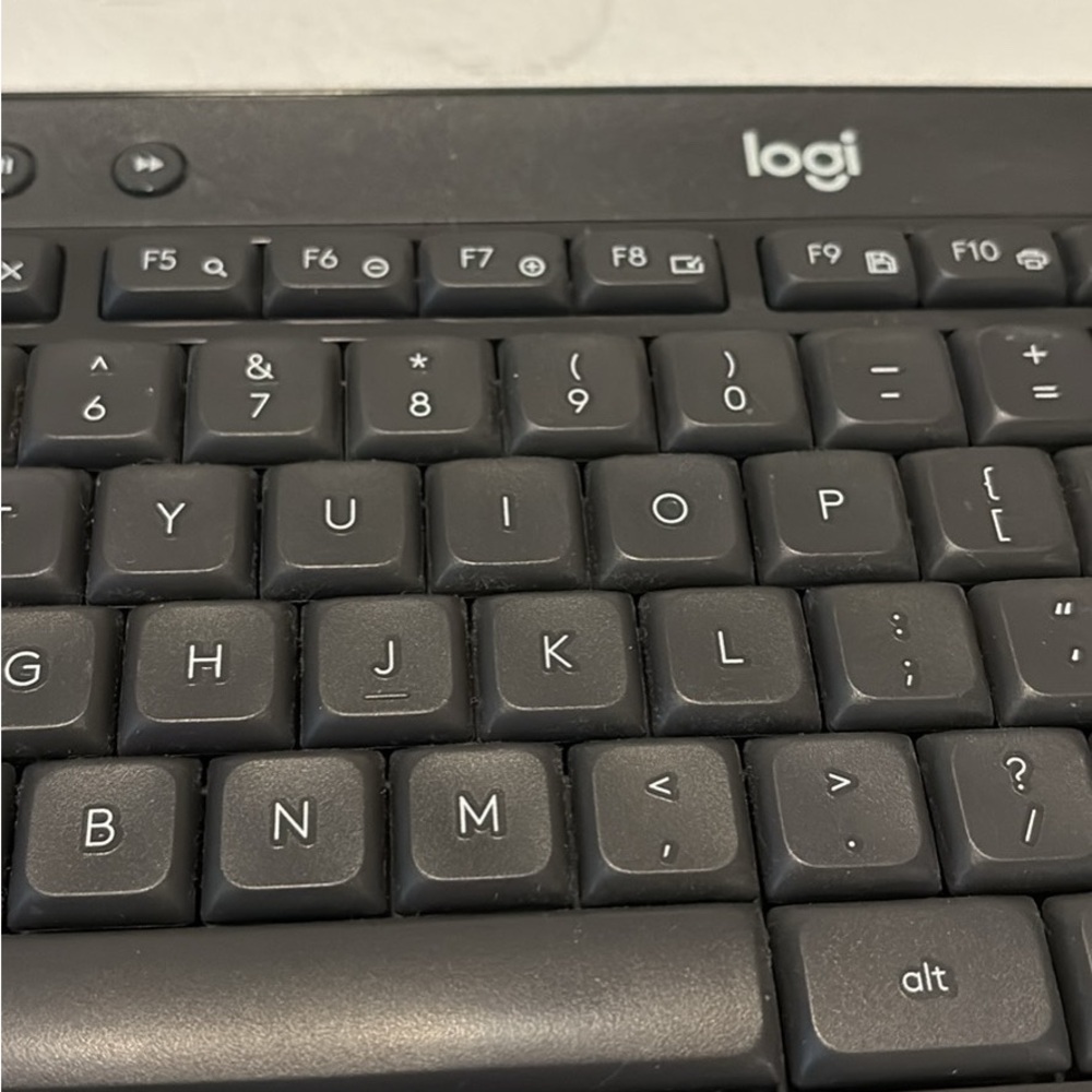 Logitech Black Wireless Keyboard and Mouse combo for PC - MK540 full size